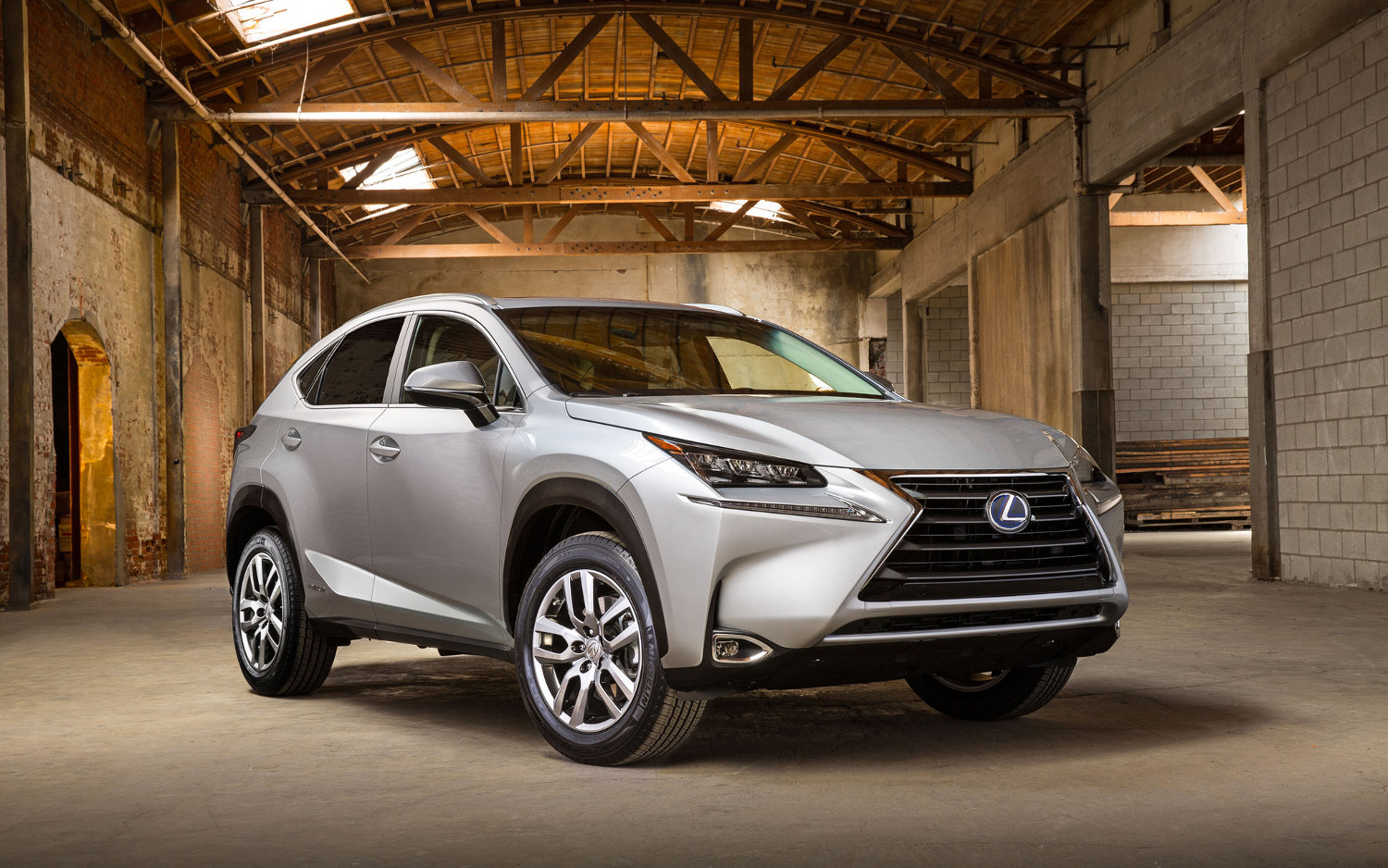 Comparison Lexus NX 200t 2016 Vs Lexus NX 300h 2016 SUV Drive comparison-lexus-nx-200t-2016-vs-lexus-nx-300h-2016-suv-drive